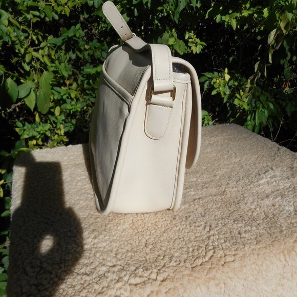 SOLD*** Vintage Coach City Bag 9890, EUC in Bone - Picture 3 of 10